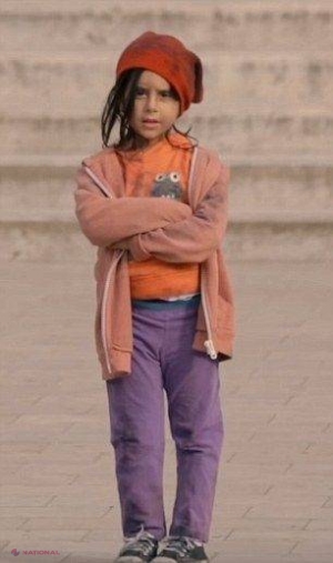 VIDEO // O fetiţă, singură pe stradă, îmbrăcată frumos, apoi costumată în cerşetoare. Cum REACŢIONEAZĂ trecătorii 