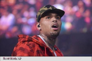 Cântărețului Chris Brown i s-a INTERZIS să se apropie de o fostă iubită 
