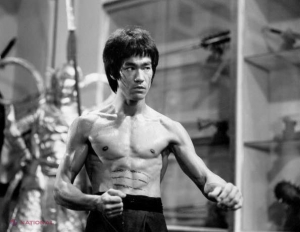 Motivul real al morţii marelui Bruce Lee, maestrul artelor marțiale! Vezi de ce s-a stins din viaţă actorul la doar 32 de ani! 