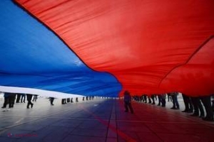 Crimeea s-a transformat într-un altar uriaş închinat lui „Putin eliberatorul”: Ode, steaguri, mesaje de iubire şi pentru Trump
