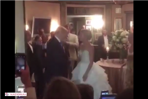 Donald Trump şi-a făcut apariţia neanunţat la o nuntă din New Jersey, organizată la clubul său. Ce reacţie au avut mirii şi invitaţii