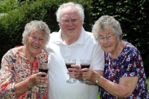 Ei sunt cei mai bătrâni tripleţi din lume! De 85 de ani, sunt nedespărţiţi!