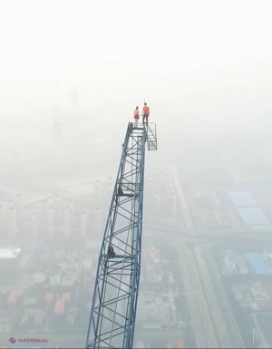 VIDEO // Imagini care îți taie răsuflarea! Și-a pus viața în pericol și a urcat pe cea mai înaltă clădire din lume. Ce a urmat este SENZAȚIONAL
