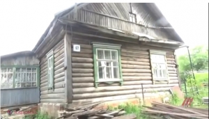 VIDEO // Autoritățile rusești au IZOLAT cu garduri de trei metri casele sărăcăcioase din preajma stadioanelor care găzduiesc naționalele Franței și Portugaliei
