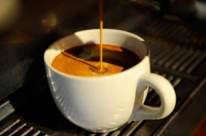 STUDII // Câte cești de CAFEA pe zi ne pot feri de decesul prematur