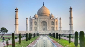 Taj Mahal-ul își schimbă culoarea. Guvernul indian e obligat de Curtea Supremă să ceară ajutor din străinătate