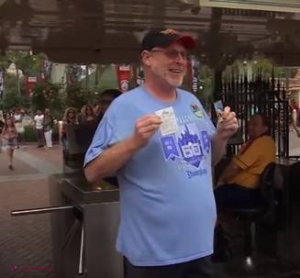 VIDEO // Un american a vizitat parcul Disneyland timp de 2.000 de zile consecutiv