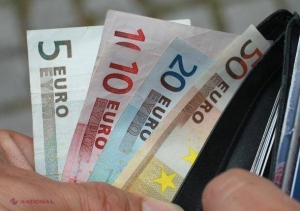 Dosar penal pentru o femeie care sorta gunoiul şi şi-a însuşit 9.000 de euro găsiţi
