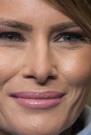 FOTO // Melania Trump are o dublură? Imaginile care o dau de gol