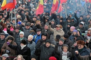 Miting la Comrat în „apărarea rezultatelor alegerilor” prezidențiale din R. Moldova care îl anunță câștigător pe Dodon