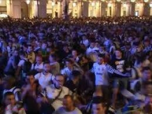 Scene de PANICĂ la Torino: peste 1.000 de răniți