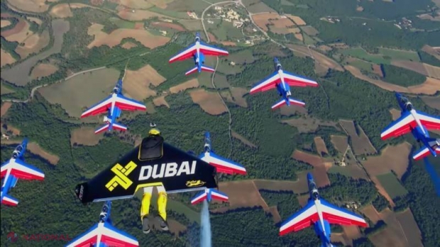 FOTO // VIDEO // Au zburat cu jetpack-urile alături de o formaţie de avioane de luptă! Imaginile cu ei sunt de infarct