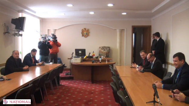 VIDEO // Judecătoria Chișinău a RESPINS cererea lui Traian Băsescu împotriva lui Igor Dodon privind anularea decretului de retragere a cetățeniei