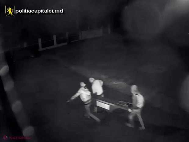 ALERTĂ // Poliția îi caută de două luni pe acești indivizi: Ce fac noaptea în Chișinău cu cagule pe față