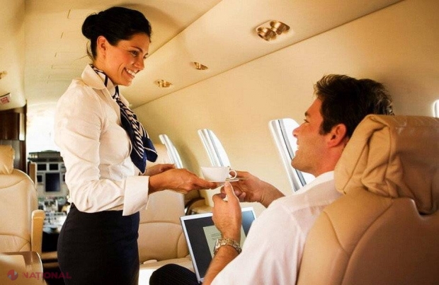 O însoțitoare de bord aruncă bomba: Nu beți cafeaua care se face în avion!