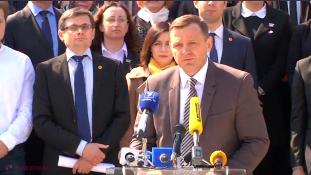 Candidatul PDA/PAS la funcția de primar, Andrei Năstase, și-a îndemnat colegii „să se pătrundă de importanța alegerilor locale”. Maia Sandu și Năstase, turneu electoral prin toată republica