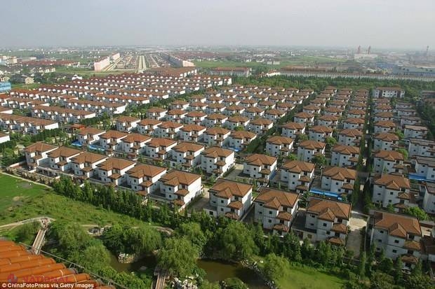 GALERIE FOTO // Este unul dintre cele mai misterioase locuri de pe Pământ. Cum arată cel mai bogat sat din China 