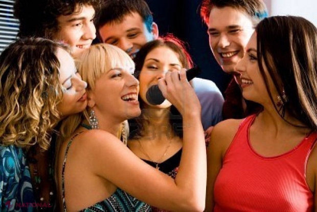 Ești tânăr, dinamic și îți plac provocările? Vino la „Slideshow Karaoke”