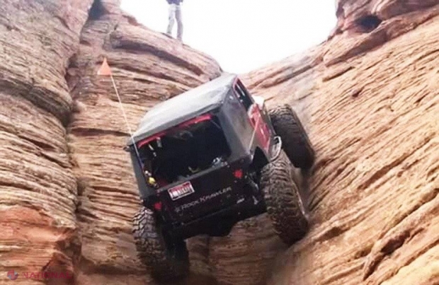 VIDEO // Ce poate face un Jeep în fața unui munte foarte abrupt!