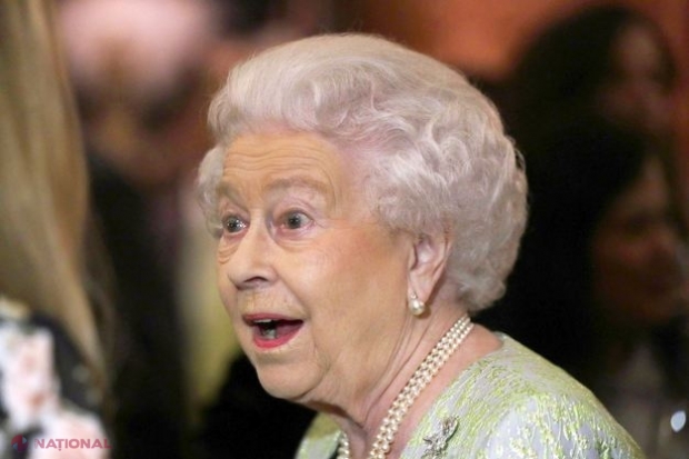 Regina Elisabeta are o mână falsă! Cine a dezvăluit secretul