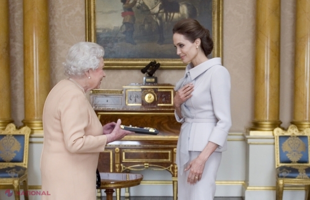 Ce LECŢIE de viaţă a primit Angelina Jolie de la Regina Marii Britanii