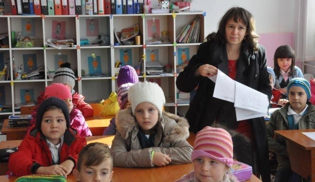 Zeci de grădinițe, ÎNCHISE din cauza frecvenței reduse a copiilor. Ninsoarea a suspendat și activitatea câtorva școli din R. Moldova