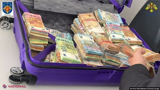 Bărbatul care a încercat să introducă ILEGAL în R. Moldova o valiză burdușită cu 550 000 de euro, bani destinați pentru finanțarea unor partide politice, a fost lăsat de către judecători să plece ACASĂ