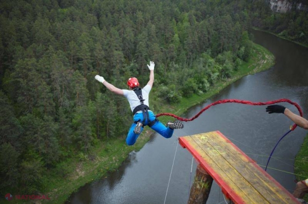 O adolescentă a murit într-un accident de bungee jumping, din cauza unei neînțelegeri