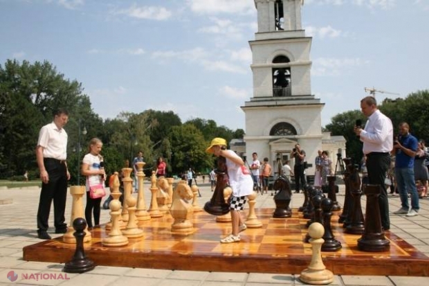 Au fost găsite figurile de șah furate din centrul capitalei