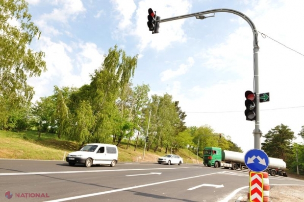 FOTO // Semafor INTELIGENT, instalat în Chișinău: Intersecția în care va funcționa