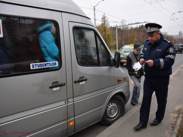 OPERAȚIUNEA Poliției: Niciun microbuz de rută NU are dreptul să ia pasageri în picioare! Zeci de șoferi, SANCȚIONAȚI