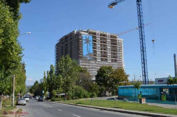 MILIOANE // Încasau sume uriașe de la cetățeni cu promisiunea de a le construi apartamente în Chișinău, dar își cumpărau mașini de LUX: O familie întreagă, REȚINUTĂ