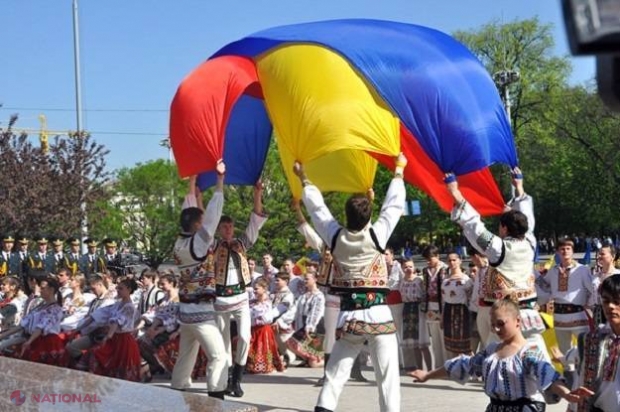 Ziua Drapelului de Stat: Harta României Mari, formată din drapele tricolor la Chișinău