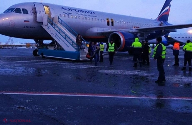 VIDEO // Imagini TERIFIANTE! Bateria unui telefon mobil a luat foc într-un avion