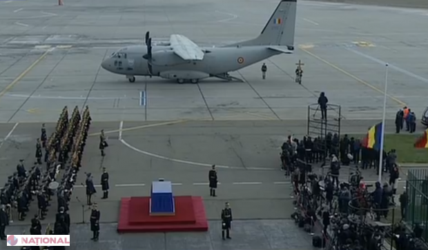 VIDEO // Regele Mihai I a ajuns în România cu o aeronavă a Forţelor Aeriene Române