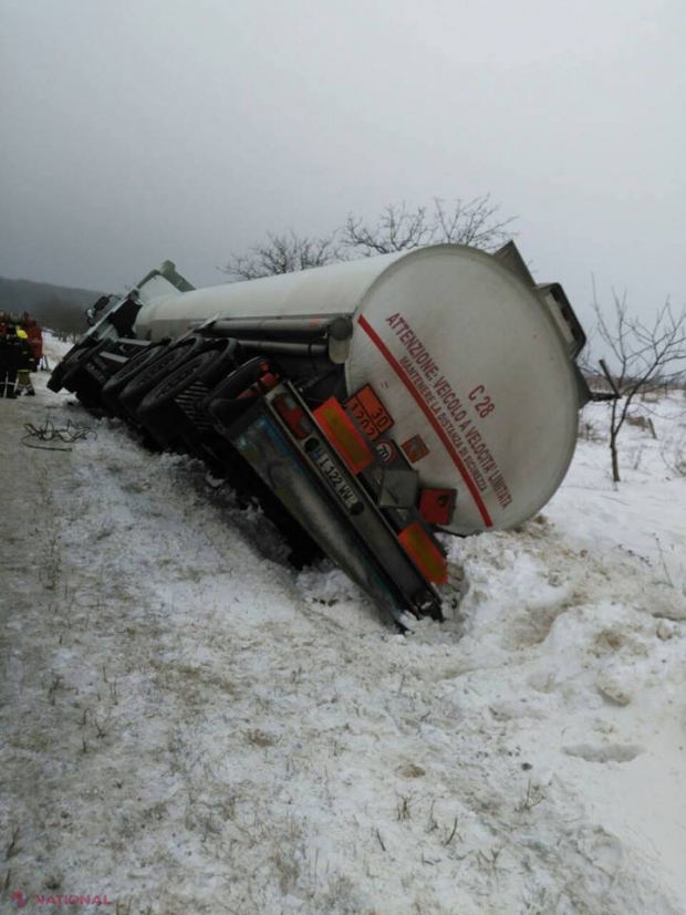 Un camion care transporta 28 de tone de motorină s-a răsturnat în raionul Nisporeni