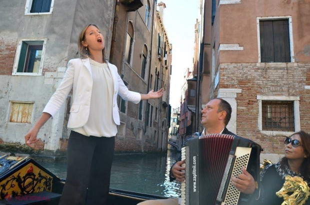 Cântăreții noștri pe gondolele de la Veneția  