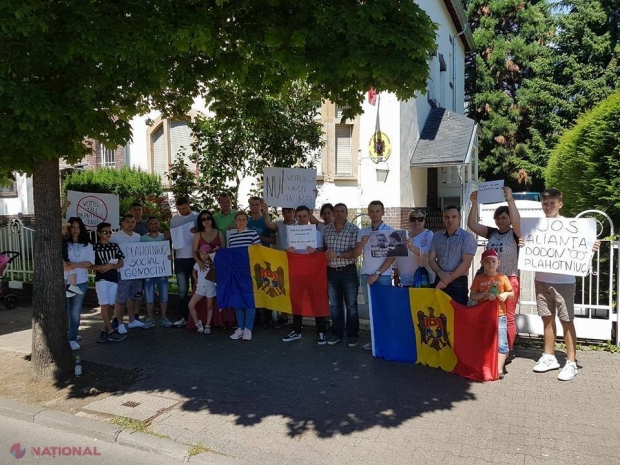 Moldovenii din diasporă vor PROTESTA în fața Comisiei de la Veneția care va aproba mâine o decizie privind schimbarea sistemului de vot din R. Moldova: NU „facilitării cumpărării deputaților”
