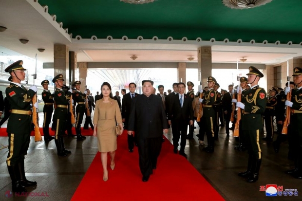 FOTO // Cum s-a îmbrăcat soția lui Kim Jong-un în China. A impresionat prin ținutele alese