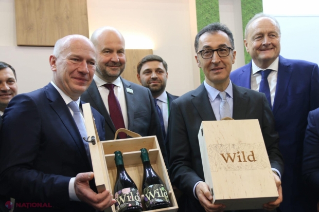FOTO // Mai mulți demnitari germani, inclusiv MINISTRUL Agriculturii și primarul Berlinului, impresionați de gama ecologică de vinuri „Wild”. Combinatul de Vinuri „Cricova” a prezentat produsele la expoziția internațională „Green Week” din Berlin