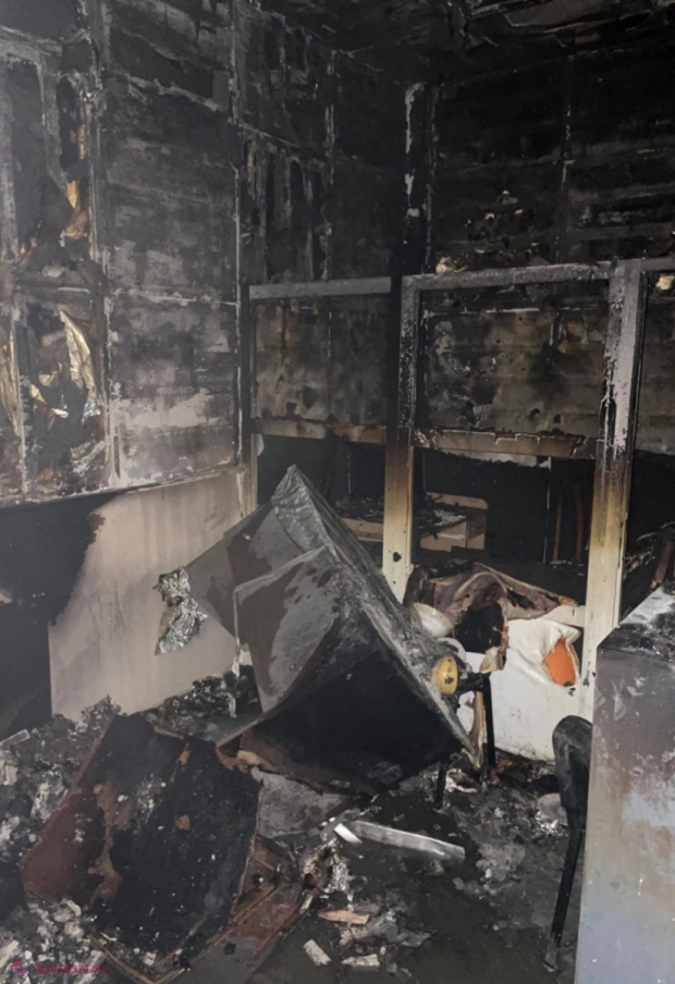 FOTO, VIDEO // Incendiu la Radio Moldova: A ars camera de servere de la etajul doi al Casei Radio. Zeci de pompieri cu 12 autospecialele au luptat cu flăcările