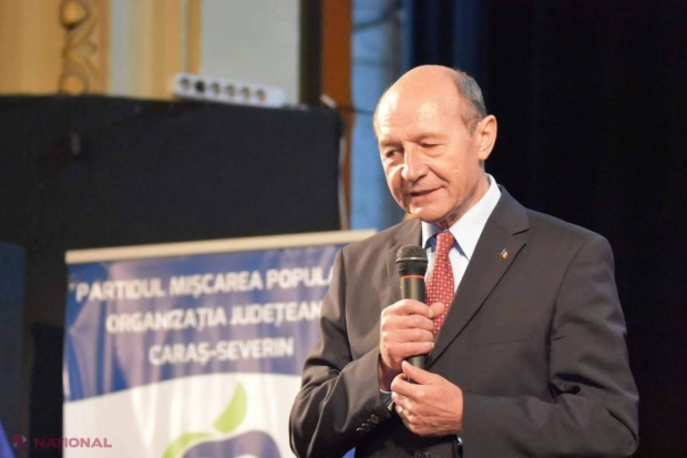 FOTO // Traian Băsescu și-a dus nepoțeii la scăldat