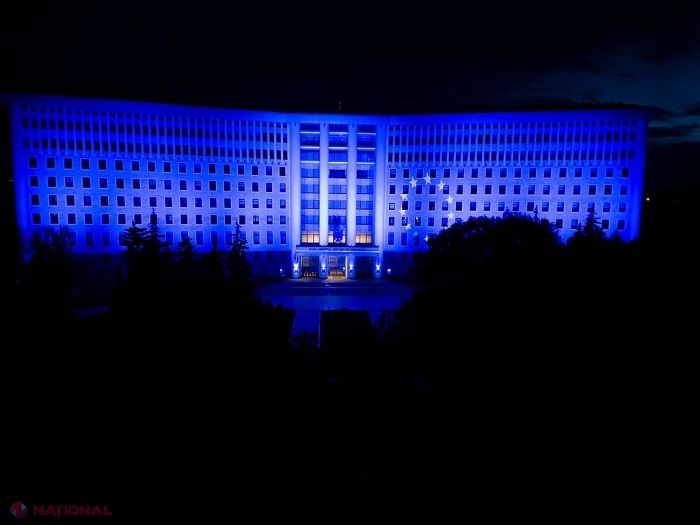 Ziua Europei: Clădirea Parlamentului, iluminată în culorile steagului UE