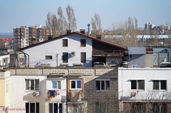 Casă cu două etaje, construită pe un bloc de locuit din Chișinău: Autoritățile capitalei oferă detalii despre dezmăț