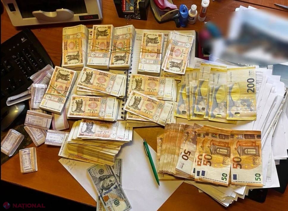 Accesau ilegal o bază restricționată cu date despre istoricul automobilelor din R. Moldova, după care vindeau informațiile pentru bani grei. Oamenii legii au depistat zeci de mii de euro și peste 140 000 de lei în cadrul perchezițiilor