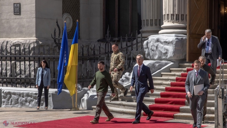 Jens Stoltenberg, vizită neanunțată la Kiev. Șeful NATO i-a promis lui Zelenski că livrările de arme către Ucraina vor crește  