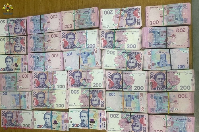 VIDEO // O nouă tentativă de a introduce sume mari de bani din Federația Rusă în R. Moldova: Banii, confiscați la postul vamal Leușeni