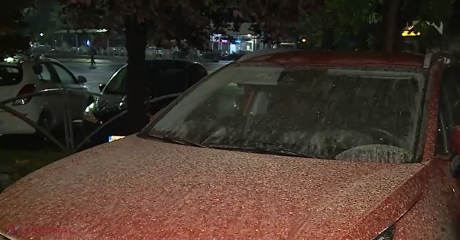 Val de praf saharian, în R. Moldova: Un strat de nisip fin s-a așezat pe mașini după ploaia de noaptea trecută