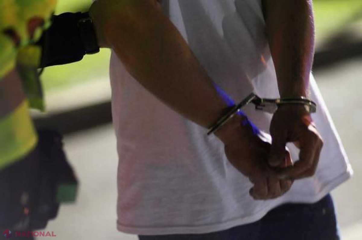 Supărat că au venit să-l percheziționeze, l-a înjunghiat pe polițist