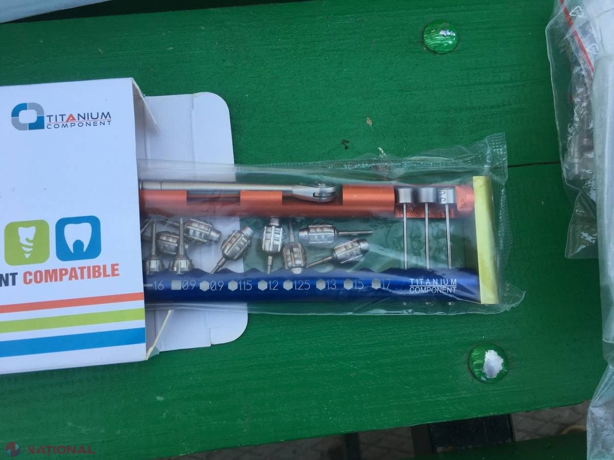 FOTO // Produse pentru chirurgia dentară, aduse ILEGAL în R. Moldova